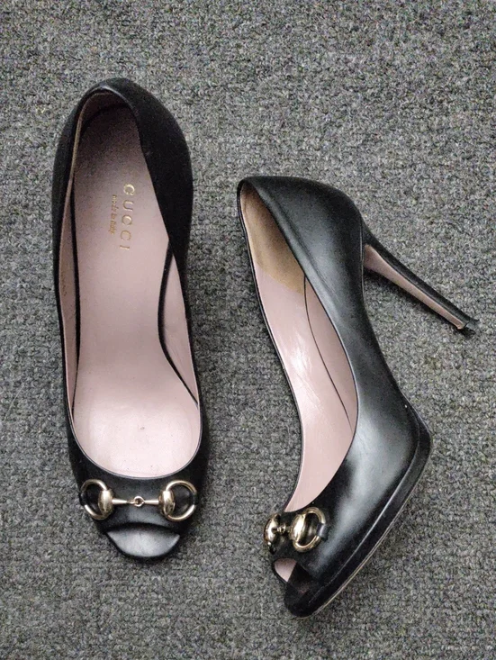 Gucci Black Leather Peep-Toe Heels with Gold Horsebit