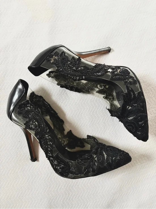 Oscar De La Renta Black Lace Pointed-Toe High Heels