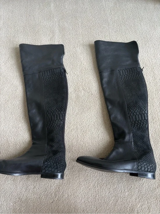 Women's Black Knee-High Textured Leather Boots