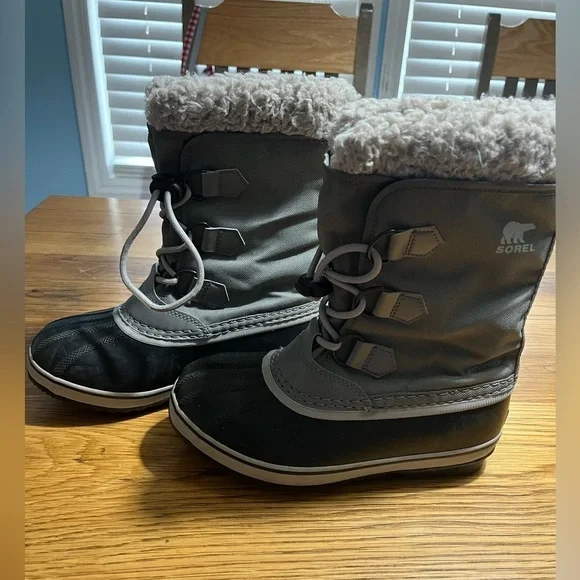 Sorel Kids' Black and Gray Winter Boots Size 3