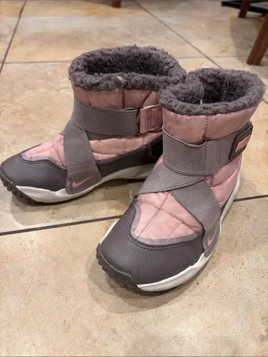 Nike Pink and Gray Quilted Kids Snow Boots size 13