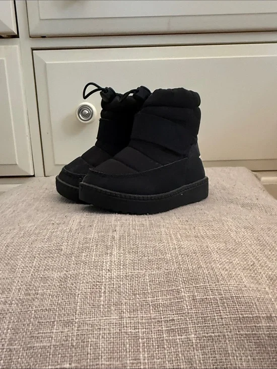 Revolution Kids Black Puffer Snow Boots with Cinch
