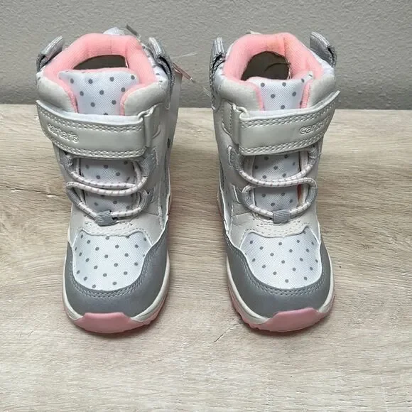 Snow boots