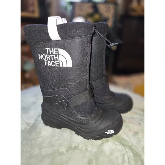 The North Face Alpenglow IV Black‎ Snow Boots Kids Size 5 NF0A3FYH Heatseeker