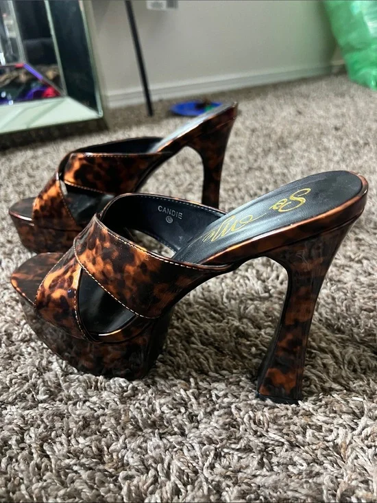 Candie's Women's Tortoiseshell Platform Slide Heels - Brown