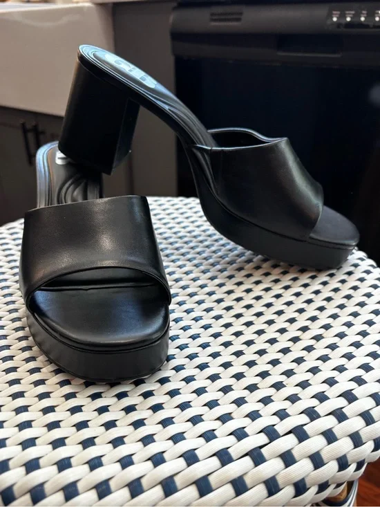 Gianni Bini Black Platform Mule Heels