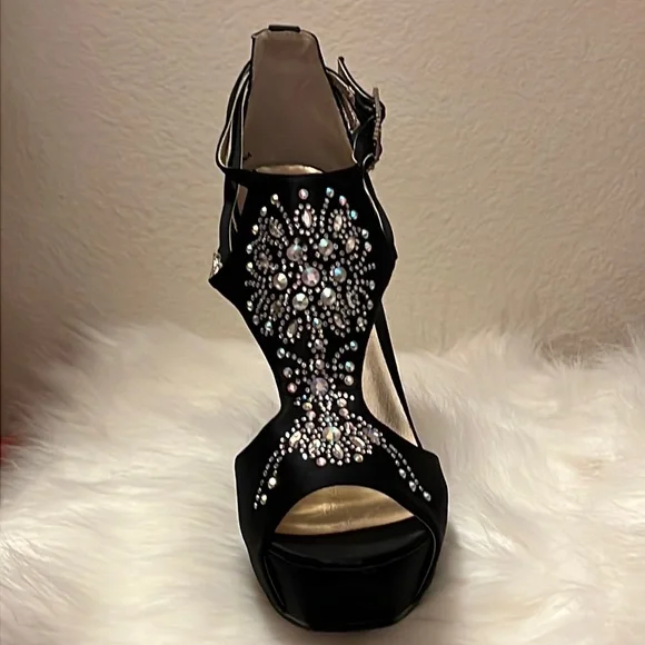 TONY BOWLS stunning black platform heels with rhinestones Size 7