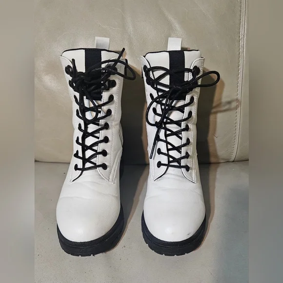 ❤️💜Mia Pennelopie White Combat Plataform Boots‎ Sz 6.5 Women’s.❤️💜