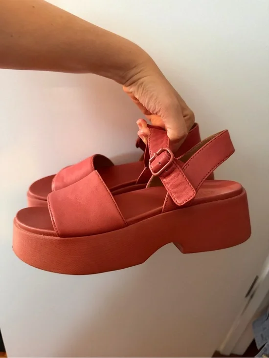 Camper platform sandals