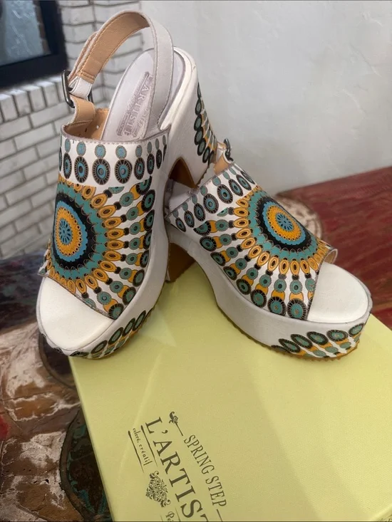 L'ATISTE White Platform Sandals with Teal & Gold Sunburst Motif