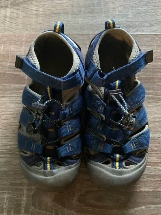 Keen — boys size 4 blue water sandal shoes