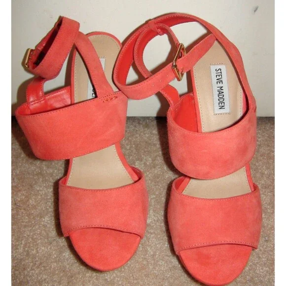 NWOB Steve Madden Dezzzy Suede Platform Heels