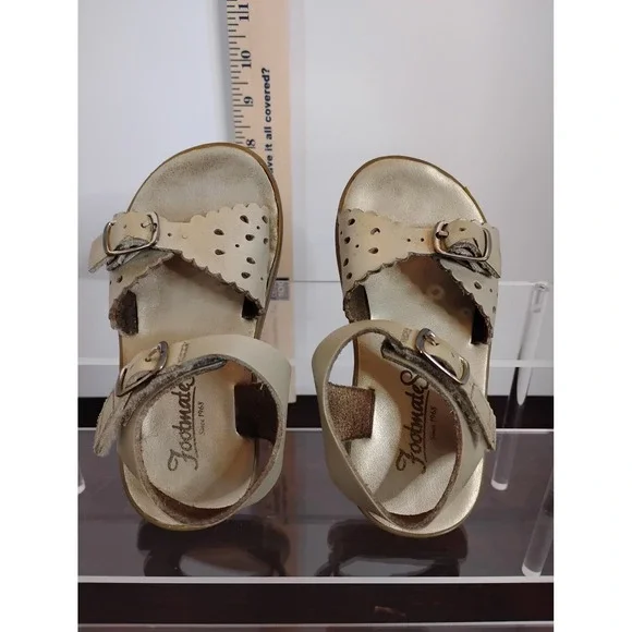 Footmates Ariel Champagne Gold Leather Scalloped Buckle Sandals Kids Size 7