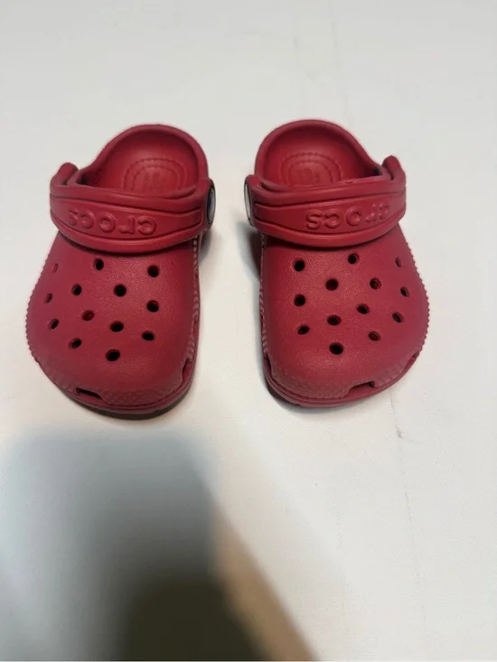 CROCS Kids' Classic Clog in Red