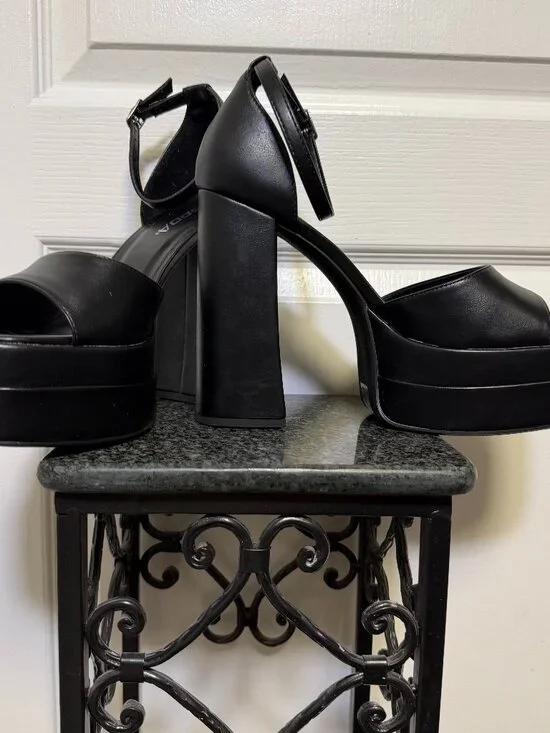Soda Black Super Platform Block Heel Sandals Ankle Strap Size 10