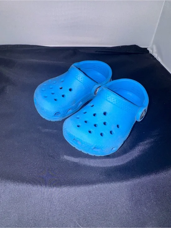CROCS Kids Classic Clog in Bright Blue