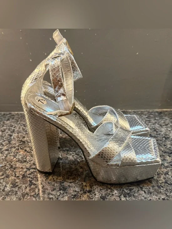 Good American Silver Snake-Print Platform Block Heels Size 7.5