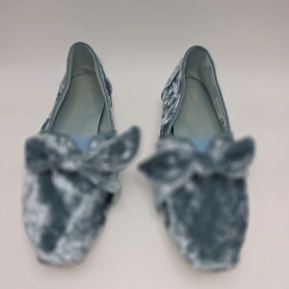 TOMS Womens Velvet Platform Sneaker with Bow - Silver  Size 8