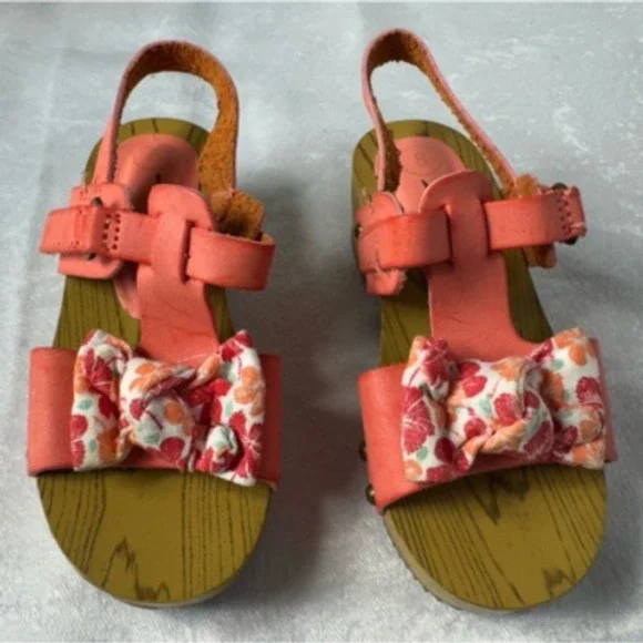 Genuine Baby By OshKosh Clog Sandals Baby Girl's 8 Pink Floral‎ Hook & Loop Bow