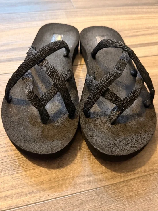 Teva Mush Black Criss Cross Flip Flop Sandals Women’s Size 7