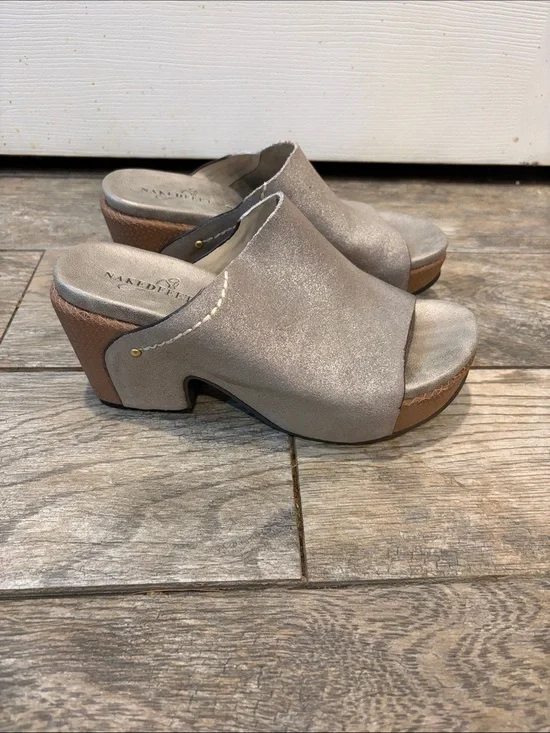 Naked Feet Corinth 2 silver leather mules Women’s size 7.5