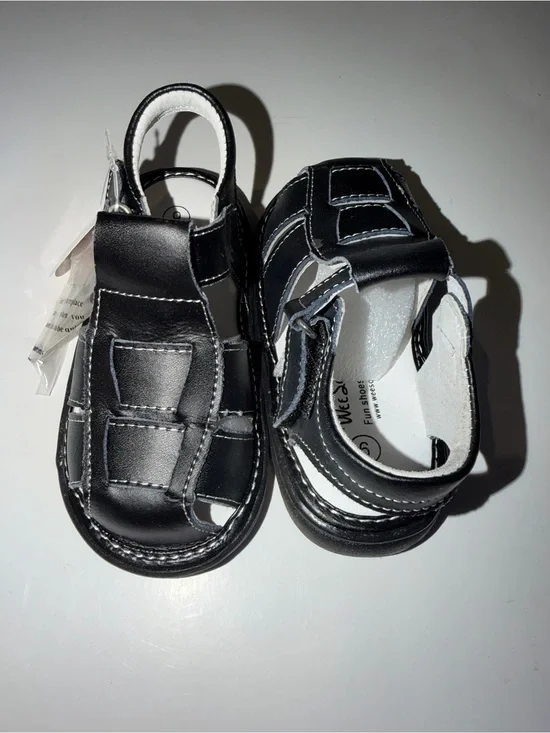 NWT Wee Squeak Black Leather Fisherman Squeaker Sandals | Toddler Size 9