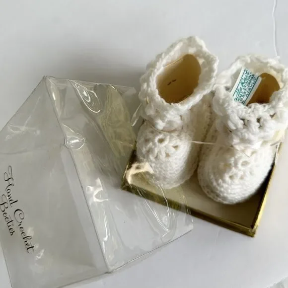 1960s Crocheted Knitted Baby Booties Shoes Infant White Bow Unisex NEW