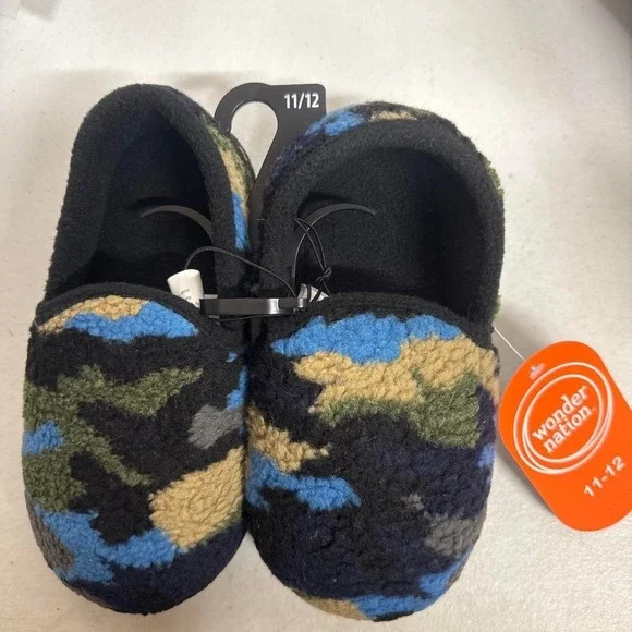 Wonder Nation camo slippers, boys Size: 11/12