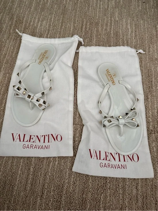 Valentino Garavani White Rockstud Bow Flip Flop Sandals