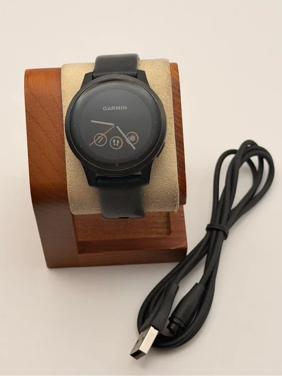 Garmin Vivoactive 4s, Charger included, Tested, Black, Very Good, Smartwatch