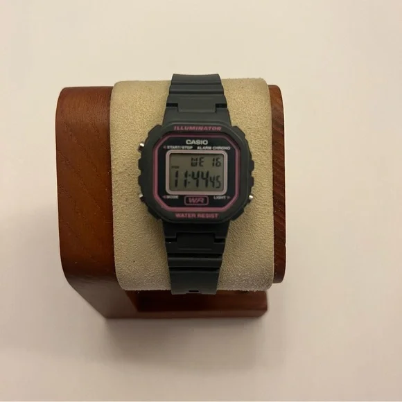 Casio Women's LA20WH-8A Classic Digital‎ Watch Gray and Pink