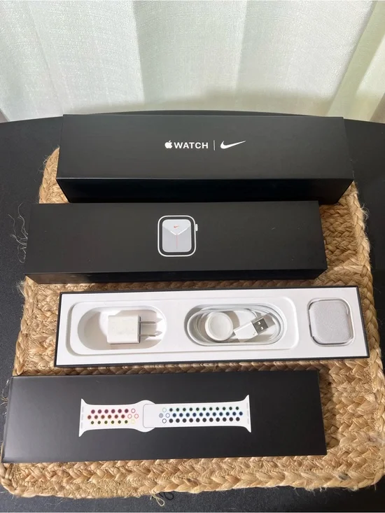Apple Watch NIKE 2020 PRIDE Edition 40mm used fully functional in original box