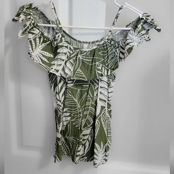Old Navy Green and White Tropical Off-Shoulder Top Kids Size 10/12
