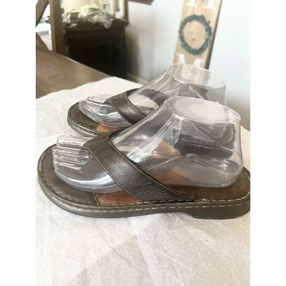 Born Womens 8 Flip Flop Brown Leather Slip On Open Toe Comfort
