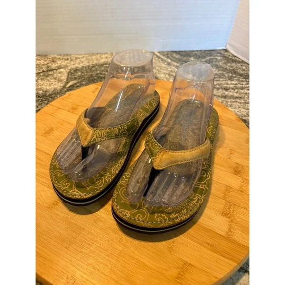 Teva  Green Paisley Leather Flip Flops Thong Sandals Womens 6 S/N 6160