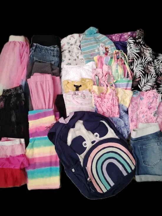 HUGE LOT OF CLOTHES PANTS TOPS DRESSES OUTFITS OLD NAVY LEVIS~GIRLS SIZE 6-7/8