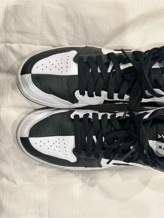 Nike Woman’s Black and White Low-Top Sneakers