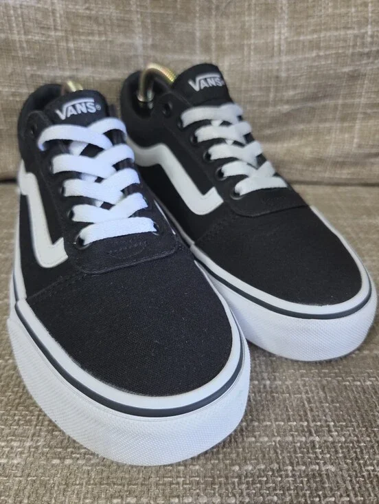 Vans Ward Low Top Sneakers - Black/White - Women's Size 7.5
