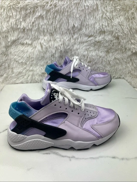 Women’s Nike Air Purple Huarachie Sneakers Size 8