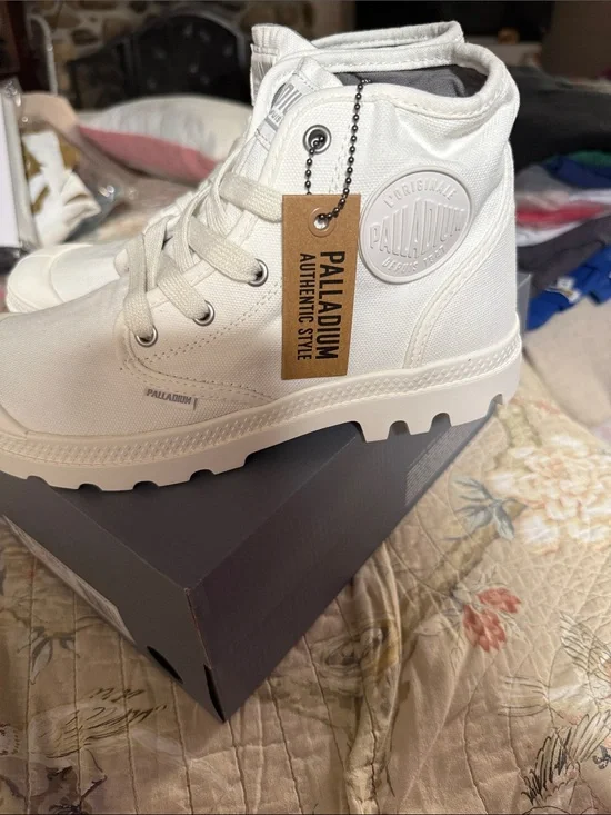 Palladium Women’s Cream Canvas Pampa Hi Boot. Free hat :)