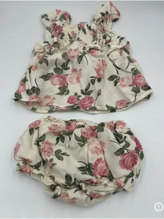 Old Navy Cream and Pink Baby Girl Set - Top & Bloomer.18-24M