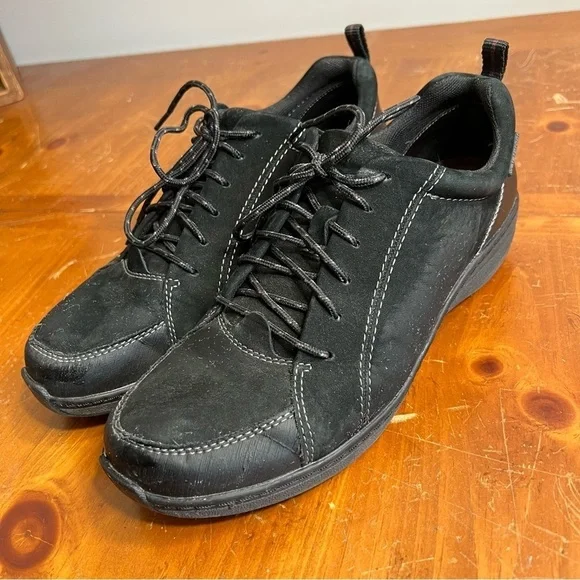 Black Aetrex lace up sneakers size 9