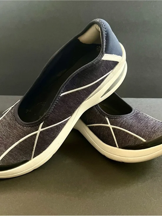 Bzees Women's Ruby BB Slip-On Sneakers in Blue Denim (In Box) Machine Wahable