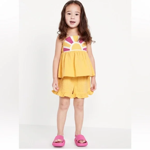 NWT. Old Navy. Sleeveless Double-Weave Top and Shorts Set. Size 3-6 Months