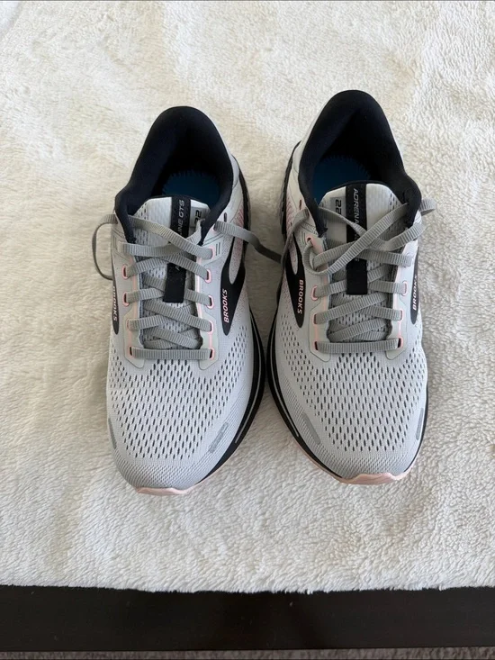 Brooks Adrenaline GTS 22 Running Shoes - Light Gray with Pink Accents