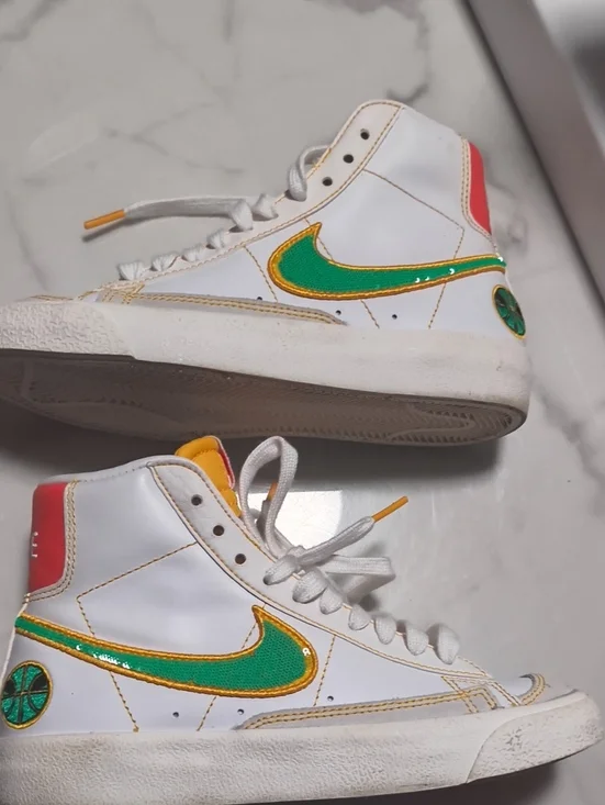 Nike Kids White High-Top Sneakers with Green and Gold Swoosh size 4 Youth