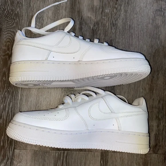 Nike Air Force 1 LE Low Triple White (GS) Size 5.5Y / Women’s 7 / Men 5.5