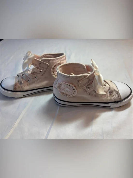 Converse Chuck Taylor All Star “Ruffles and Bows” Blush Hush/White Pink, SZ 9