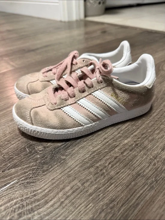 adidas Kids Suede Sneakers in Light Pink and White size 12