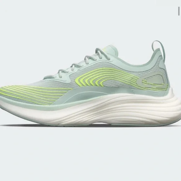 APL‎ Streamline Sneakers size 8.5 in Peppermint Energy Rare Color